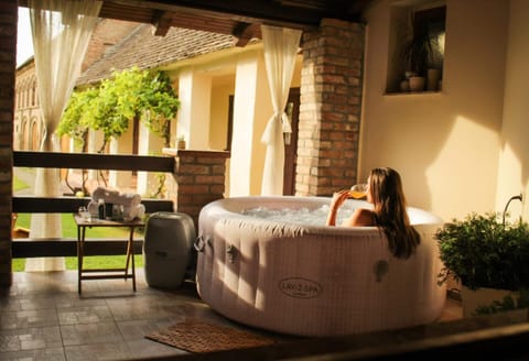 Hot Tub, Spa and wellness centre/facilities