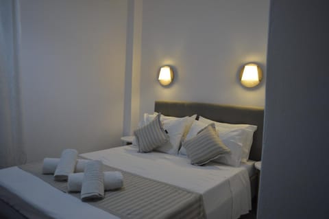 Bed, Photo of the whole room, towels