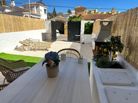 Benalmádena Beach House- Luxe house, prime location near Puerto Marina&Beach House in Torremolinos