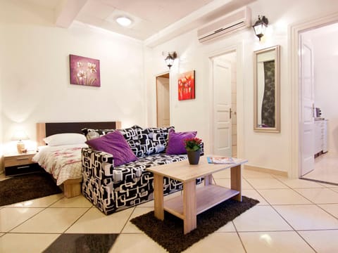 Seating area, Bedroom