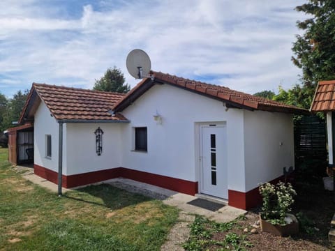 Property building, Day, Garden