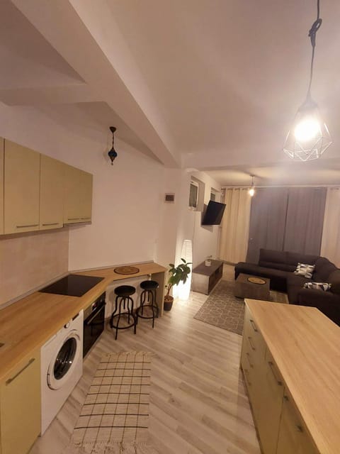 TV and multimedia, Kitchen or kitchenette, Living room, Seating area, Dining area