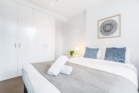 Bed, Bedroom, Swimming pool, towels