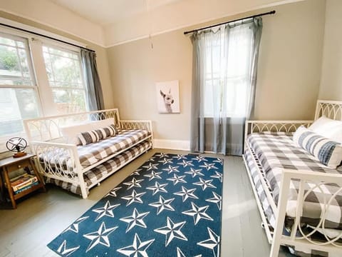 Modern & Centrally Located Stay at Calypso Dreams House in Mobile