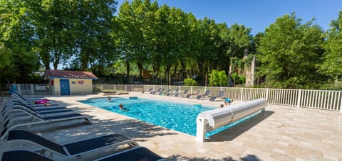 Swimming pool, Swimming pool