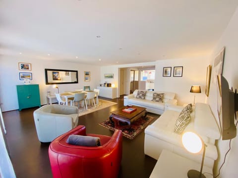 TV and multimedia, Living room, Seating area