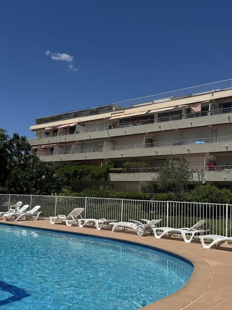 Studio in Saint tropez, swimming pool and parking Apartment in Saint-Tropez