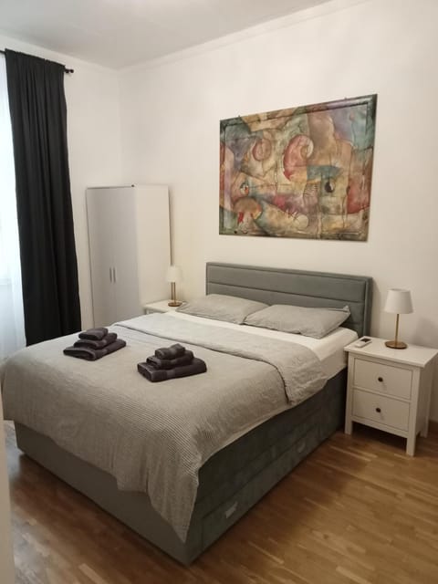 Bed, Photo of the whole room, Decorative detail, Bedroom, towels