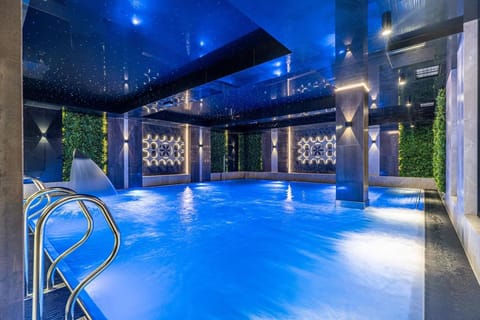 Hot Tub, Swimming pool, sunbed
