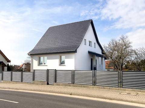 Property building, Day, Neighbourhood, Street view