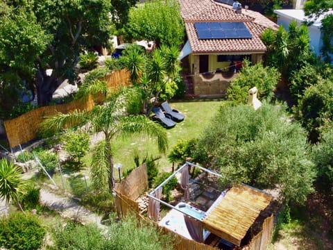 Property building, Spring, Day, Natural landscape, Garden, Garden view, Pool view, Swimming pool, sunbed