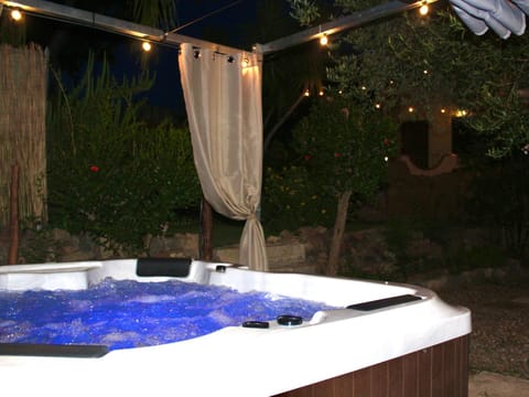 Night, Natural landscape, Hot Tub, Pool view, Swimming pool