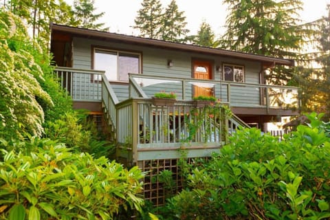Caboose Apartment in Bowen Island