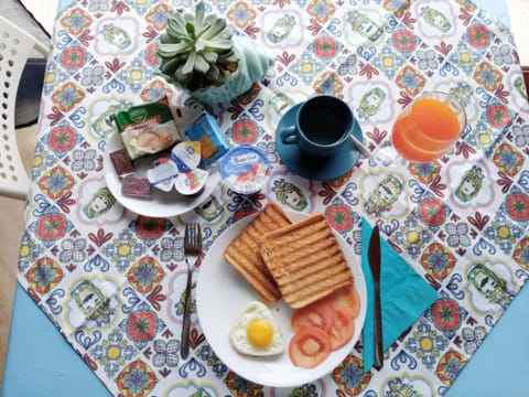 Food and drinks, Food, Breakfast, Continental breakfast