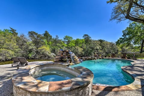 Waterfront Family Home with Patio in Hitchcock House in La Marque