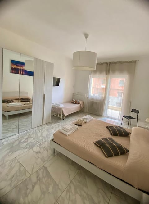 Bed, TV and multimedia, Balcony/Terrace, internet, wardrobe
