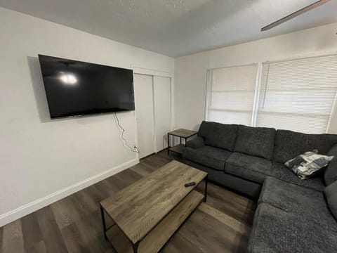 Cozy 3-Bedroom, 1-Bath Home Close to Fort Sill House in Lawton