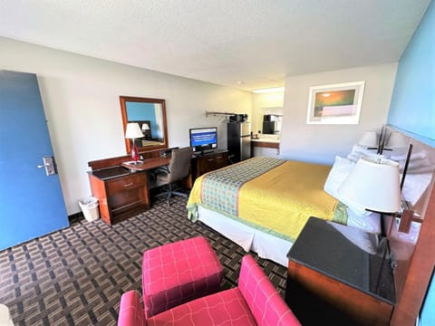 Bed, Photo of the whole room, Seating area, Bedroom, hair dresser, heating, minibar