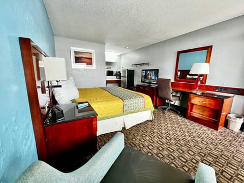 Bed, TV and multimedia, Photo of the whole room, Bedroom, minibar, oven
