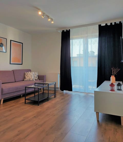 Communal lounge/ TV room, TV and multimedia, Balcony/Terrace, Photo of the whole room, Seating area, wardrobe