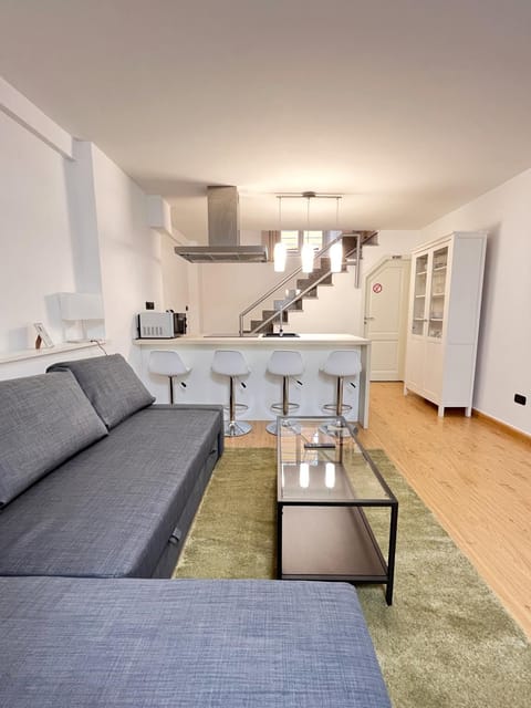 Kitchen or kitchenette, Living room, Seating area, Dining area, pet friendly, stove
