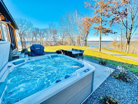 Natural landscape, Garden, Hot Tub, Garden view