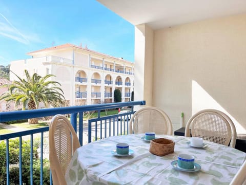 Appartement familial avec piscine, terrasse et parking au Lavandou - 5 couchages - FR-1-251-487 Apartment in Le Lavandou