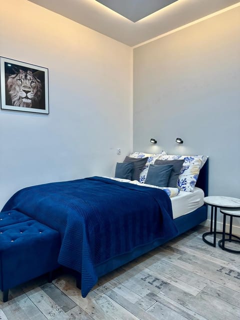 Bed, Living room, Photo of the whole room, Seating area
