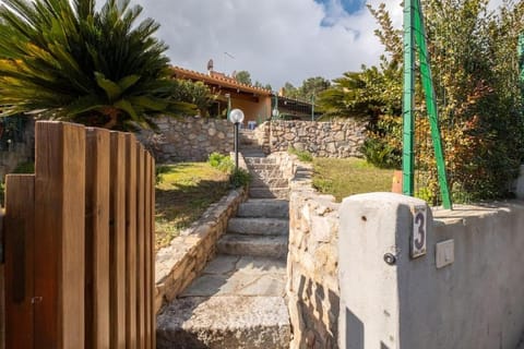 [Sea view- 5 minutes from the beach] Garden, Wi-Fi, bbq House in Costa Rei