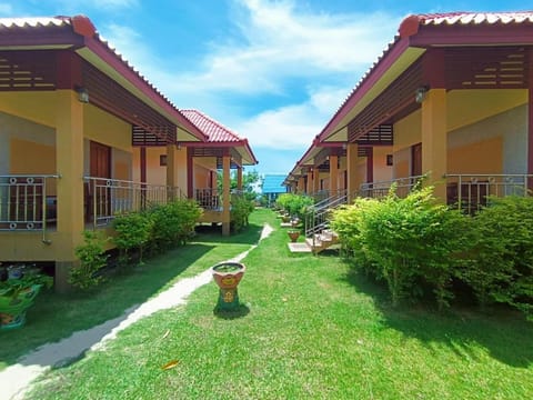 Property building, Day, Garden, Garden view