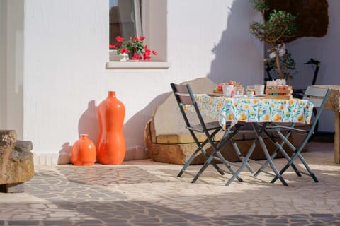 Patio, Food and drinks, Food, Breakfast, Continental breakfast