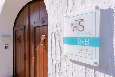 Property building, Facade/entrance, Property logo or sign, Logo/Certificate/Sign