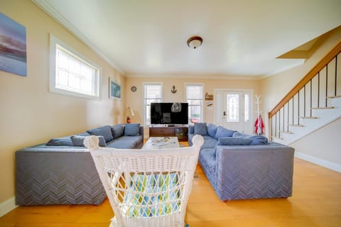 1 Block to Bridge Street Lake Erie Vacation Home! House in Lake Erie