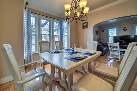 1 Block to Bridge Street Lake Erie Vacation Home! House in Lake Erie