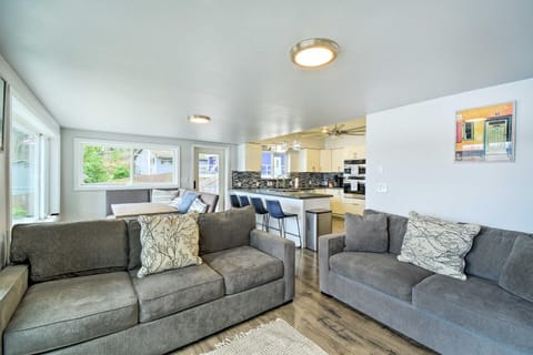 Lakefront Bremerton Vacation Rental with Deck! House in Bremerton