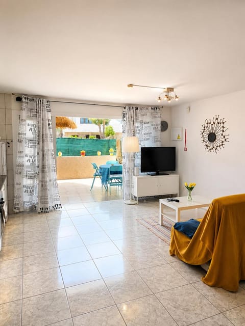 Communal lounge/ TV room, TV and multimedia, Living room, Seating area, Evening entertainment