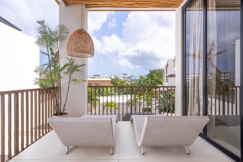 Patio, Day, Balcony/Terrace, Seating area