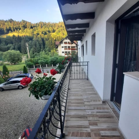 Balcony/Terrace, Quiet street view