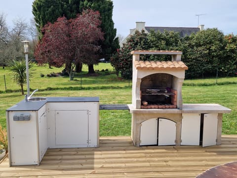 Le paradis des enfants et sa maison en bois House in Combrit