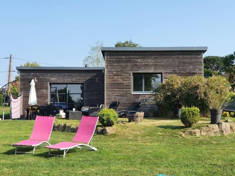 Property building, Garden, sunbed