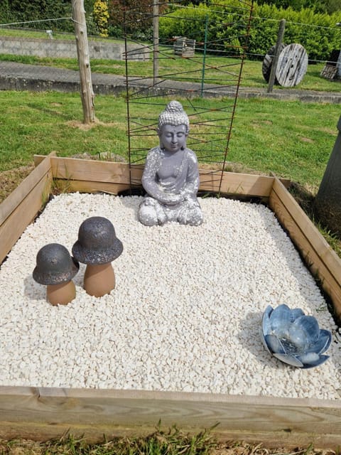 Le paradis des enfants et sa maison en bois House in Combrit