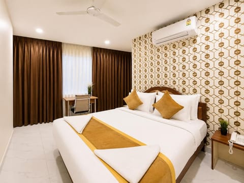 Bed, Photo of the whole room, Bedroom, air conditioner