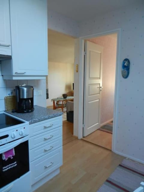 Coffee/tea facilities, stove