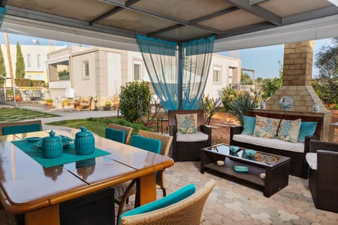 Patio, Day, BBQ facilities, Balcony/Terrace, Dining area