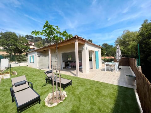 Patio, Garden, sunbed