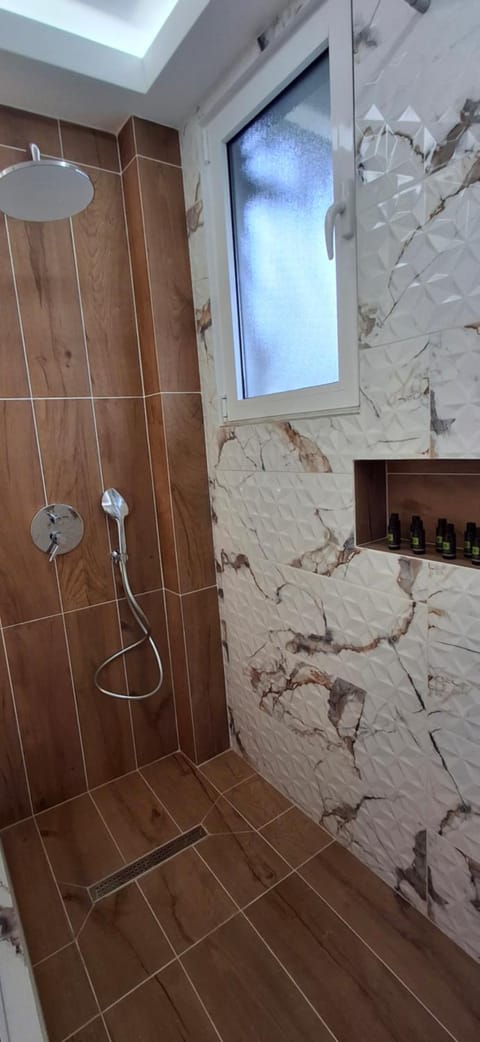 Big house with a huge garden and barbecue area! House in Halkidiki