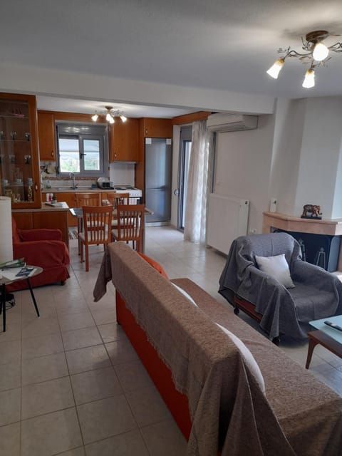 Dominikis appartment House in Nea Peramos