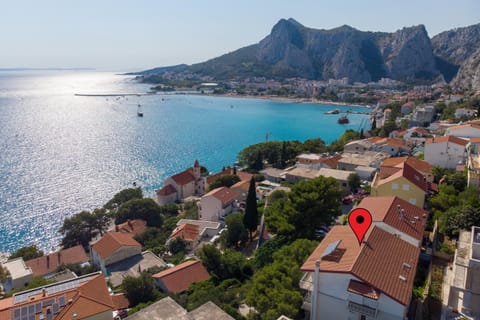 Property building, Neighbourhood, Natural landscape, City view, Mountain view, Sea view