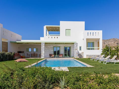 Property building, Garden, Swimming pool, sunbed