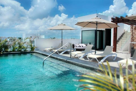 View (from property/room), Balcony/Terrace, Swimming pool, sunbed